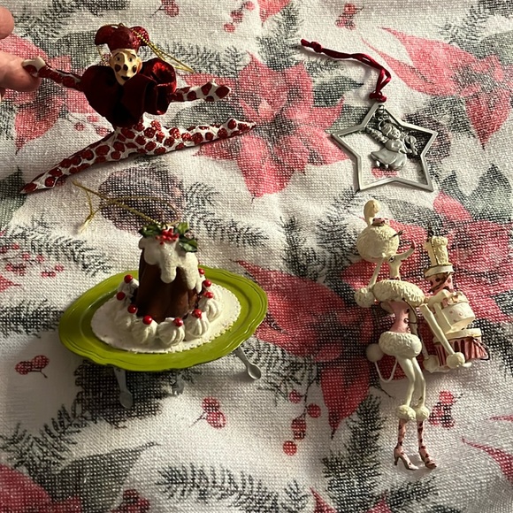 Lot of 4 Christmas Ornaments - Picture 1 of 5